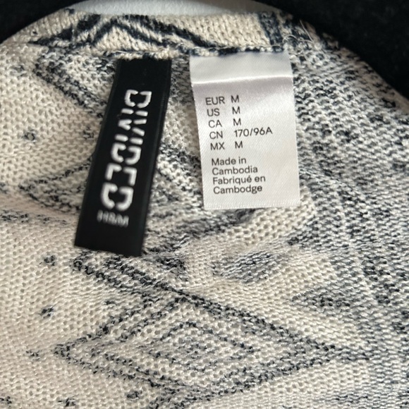 Lightweight Patterned Cardigan - Picture 3 of 3